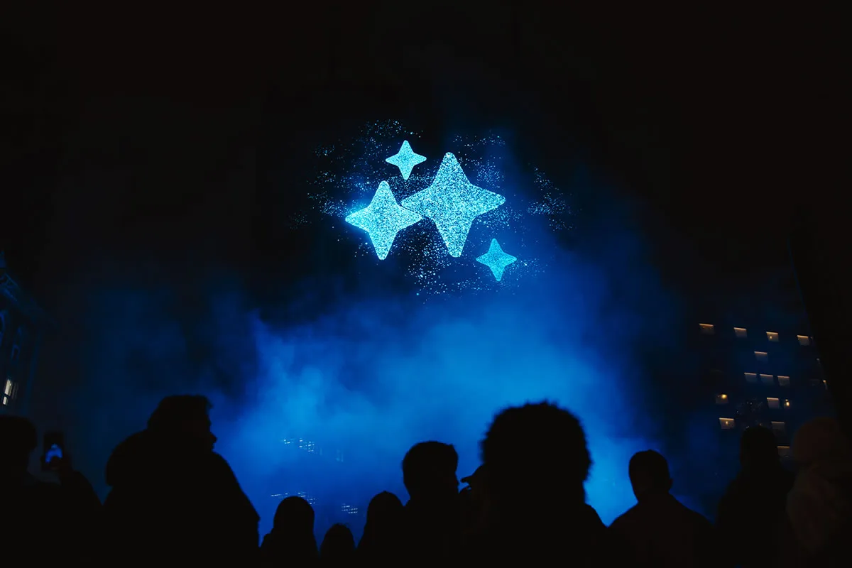 ¿El futuro móvil? Samsung desvela hologramas interactivos antes del Galaxy Unpacked 2025 » Hoy Noticias Hologram OOH for Galaxy Unpacked 2025